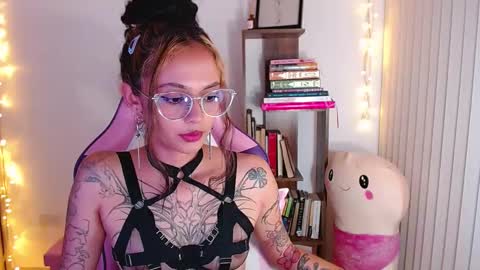 Im Abril .. Nice to meet you  thumb up me please its important  INDEPENDENT MODEL online show from September 27, 12:59 am