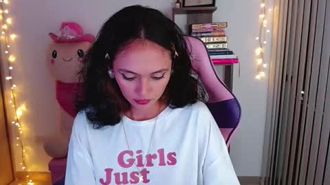 Snapshot of bluee_v chatting on February 6, 12:15 am Im Abril .. Nice to meet you thumb up me please its important INDEPENDENT MODEL online show from February 6, 12:15 am