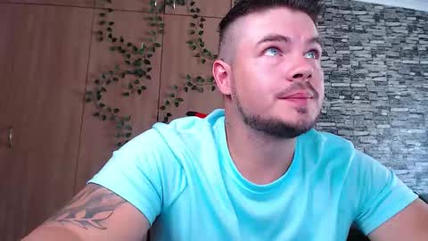 blueeyeboy0 online show from January 14, 8:20 am