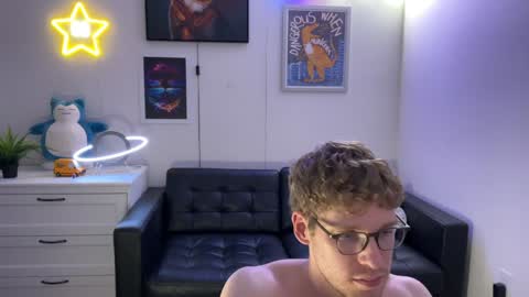 blueeyedtallguy online show from December 2, 6:20 am
