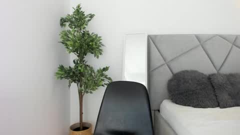 blueeyeslexxxy online show from April 18, 7:56 am