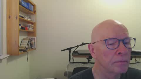 blueeyesn8 online show from December 4, 9:40 am