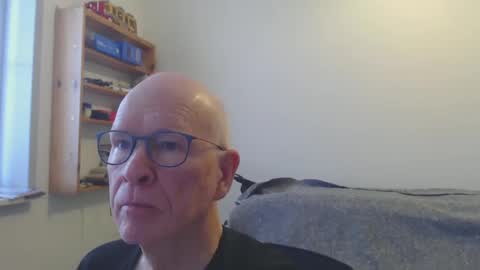 blueeyesn8 online show from December 20, 9:21 am