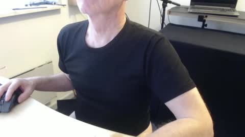 blueeyesn8 online show from October 10, 9:08 am