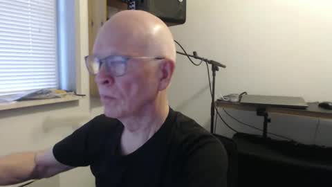 blueeyesn8 online show from October 21, 8:04 am