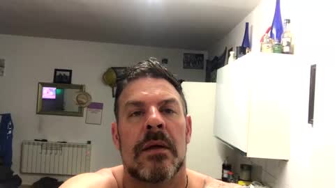 Snapshot of blueylouie8383 chatting on December 6, 1:29 am Blueyloey online show from December 6, 1:29 am