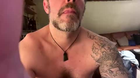 Snapshot of blueylouie8383 chatting on January 18, 11:52 pm Blueyloey online show from January 18, 11:52 pm