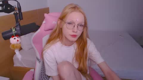 Snapshot of blush_alert chatting on June 9, 5:52 am Diana online show from June 9, 5:52 am