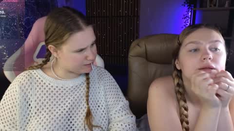 Snapshot of blush_ellie chatting on December 14, 3:15 pm Ellie3 online show from December 14, 3:15 pm