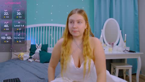 Snapshot of blush_ellie chatting on December 17, 11:39 am Ellie3 online show from December 17, 11:39 am