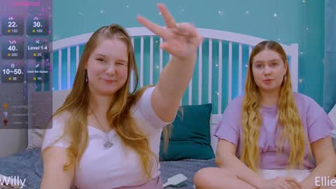 Snapshot of blush_ellie chatting on December 17, 2:44 pm Ellie3 online show from December 17, 2:44 pm