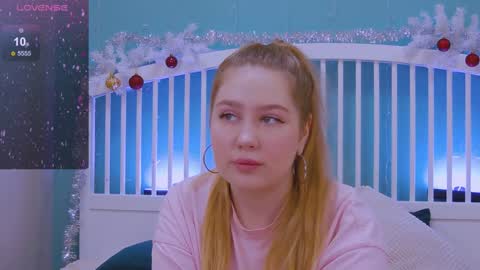 Snapshot of blush_ellie chatting on January 4, 12:27 pm Ellie3 online show from January 4, 12:27 pm