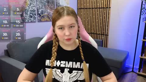 Snapshot of blush_ellie chatting on January 29, 3:47 pm Ellie3 online show from January 29, 3:47 pm