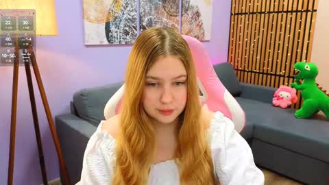 Snapshot of blush_ellie chatting on February 10, 10:31 am Ellie3 online show from February 10, 10:31 am