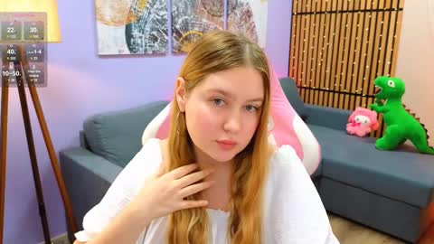 Snapshot of blush_ellie chatting on February 10, 1:33 pm Ellie3 online show from February 10, 1:33 pm