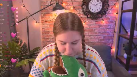 Snapshot of blush_ellie chatting on September 11, 12:05 pm Ellie3 online show from September 11, 12:05 pm