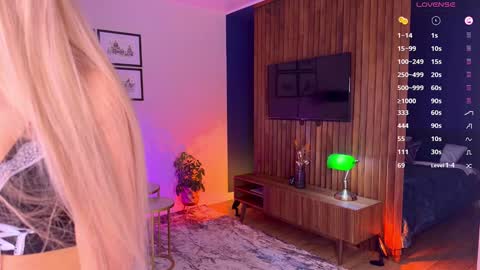 Mikki chan online show from October 18, 2:51 pm