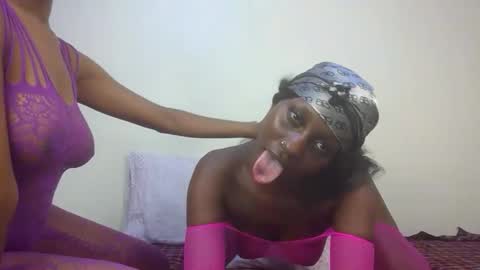 Snapshot of blushbelle chatting on October 22, 7:24 pm Belle online show from October 22, 7:24 pm