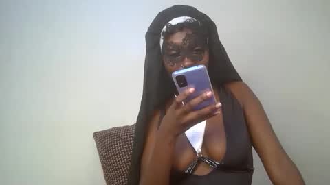 Snapshot of blushbelle chatting on October 30, 7:14 pm Belle online show from October 30, 7:14 pm