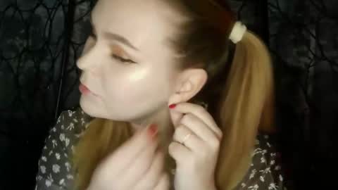 blushing_star online show from December 3, 11:30 am