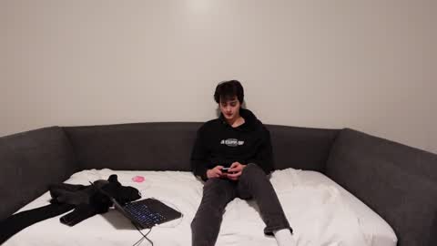 Snapshot of bluskyzz chatting on February 13, 1:40 am BluSky online show from February 13, 1:40 am