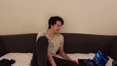 Snapshot of bluskyzz chatting on February 17, 1:47 am BluSky online show from February 17, 1:47 am