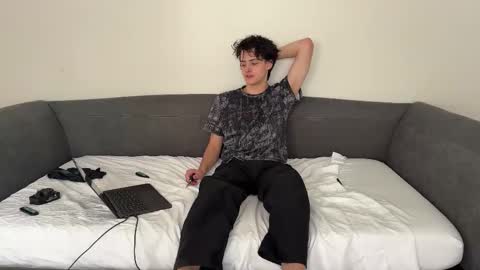 Snapshot of bluskyzz chatting on February 17, 3:42 pm BluSky online show from February 17, 3:42 pm