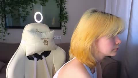 Snapshot of blvckmilk chatting on June 20, 3:09 am Alice and David online show from June 20, 3:09 am