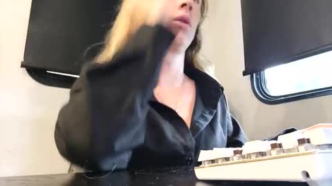 MamaMorgan online show from November 16, 6:24 pm