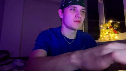 Snapshot of bob_bucks chatting on February 1, 9:13 pm bob_bucks online show from February 1, 9:13 pm