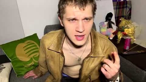 Snapshot of bob_bucks chatting on February 13, 4:47 pm bob_bucks online show from February 13, 4:47 pm