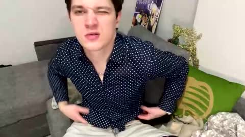 Snapshot of bob_bucks chatting on March 2, 12:24 am bob_bucks online show from March 2, 12:24 am