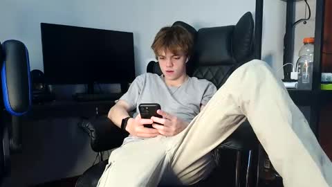 bobby72738 online show from November 23, 2:44 am