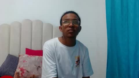 Snapshot of bobbyhot_4u chatting on December 1, 12:54 pm Bobby online show from December 1, 12:54 pm