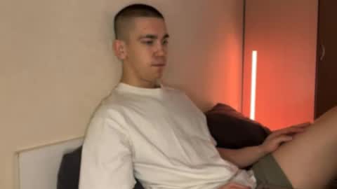 Snapshot of bobbypatterson_ chatting on December 24, 11:28 am BobbyPattersonPVT-OFFER online show from December 24, 11:28 am
