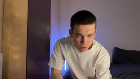 Snapshot of bobbypatterson_ chatting on January 15, 7:01 pm BobbyPattersonPVT-OFFER online show from January 15, 7:01 pm