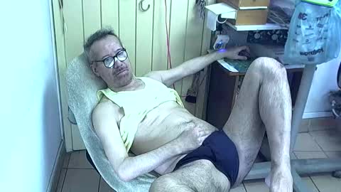 Snapshot of bobsne chatting on March 14, 4:12 pm bobsne online show from March 14, 4:12 pm