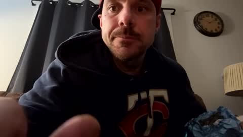 Snapshot of bodyart85_19 chatting on December 6, 3:08 am Bodyart85 19 online show from December 6, 3:08 am