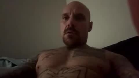 Snapshot of bodyart85_19 chatting on March 1, 11:06 am Bodyart85 19 online show from March 1, 11:06 am