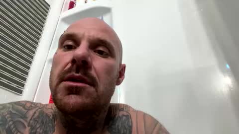 Snapshot of bodyart85_19 chatting on March 5, 8:32 pm Bodyart85 19 online show from March 5, 8:32 pm