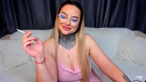 Amy online show from November 18, 6:01 pm