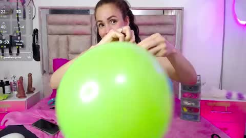 Snapshot of bombom_lux chatting on June 20, 4:37 am bombom_lux online show from June 20, 4:37 am