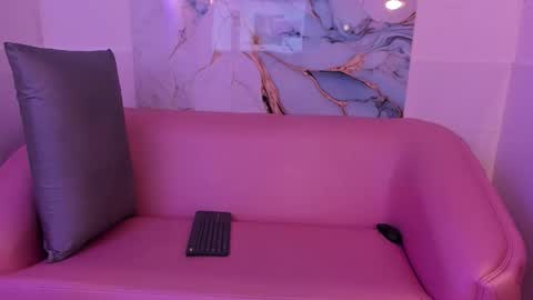 Snapshot of bombomcito_ chatting on December 3, 1:20 pm bombomcito_ online show from December 3, 1:20 pm