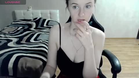 bon___bon online show from May 9, 9:09 pm