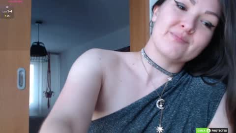 Luthien online show from December 10, 11:32 am