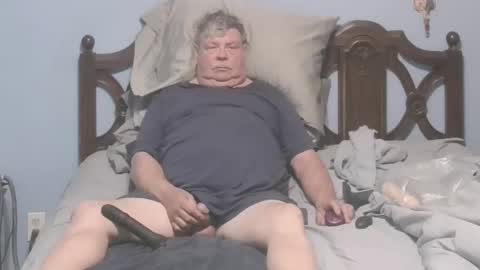 Snapshot of boner1961 chatting on December 17, 9:37 am boner1961 online show from December 17, 9:37 am