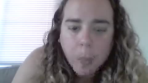 Snapshot of bongmamabear chatting on July 14, 5:29 pm bongmamabear online show from July 14, 5:29 pm