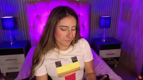 Snapshot of bonnali_lune chatting on May 15, 5:47 am bonnali_lune online show from May 15, 5:47 am