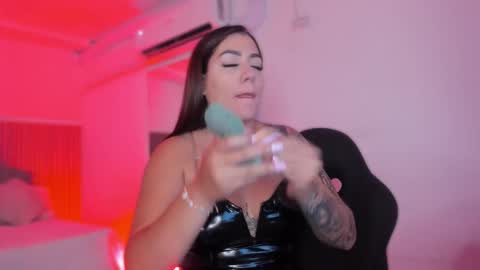 Bonnie  online show from February 15, 11:30 am