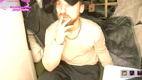 Snapshot of bonnie_and_clyde_11 chatting on March 15, 7:42 pm Bonnie and Clyde online show from March 15, 7:42 pm